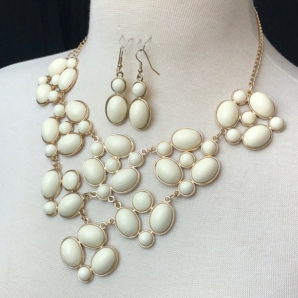 Large Ivory Oval Cluster Bib Necklace Earring Set - Picture 2 of 3